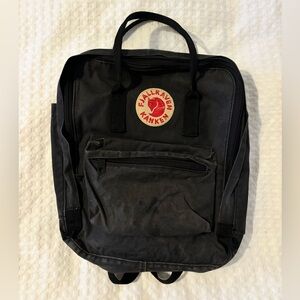 Fjallraven Kånken Charcoal Backpack